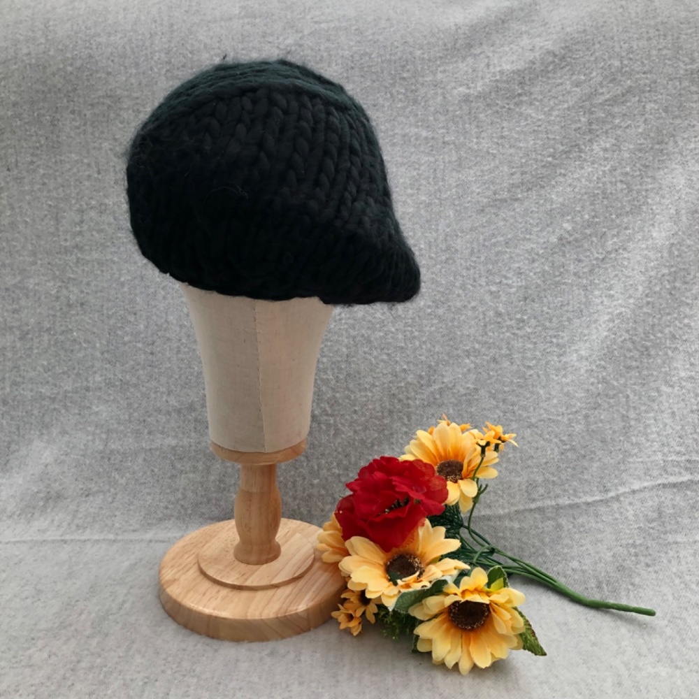 NWOT - Deep Black Thick Knit Beret - Picture 6 of 10